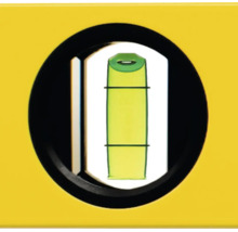Detailansicht der vertikalen Libelle einer Wasserwaage.