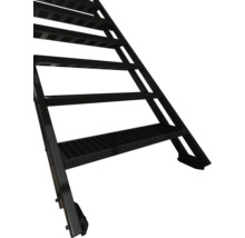 Schwarze Metalltreppe mit Gitterroststufen aus Stahl für den Außenbereich.