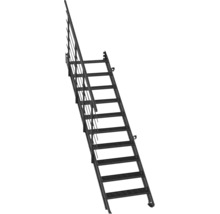 Industrielle Metalltreppe mit Geländer und Gitterroststufen.