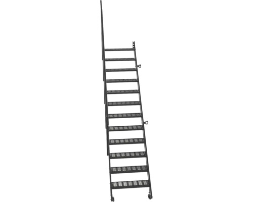 Industrietreppe aus Metall mit Gitterroststufen und einseitigem Handlauf.