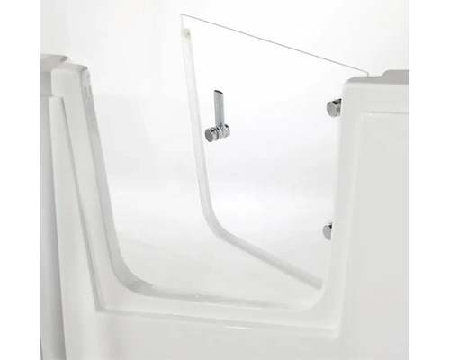 Badewannentür aus Glas mit verchromtem Griff und Scharnieren in einer weißen Badewanne für barrierefreien Zugang.