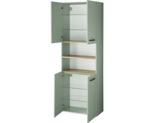 Armoire haute avec portes vertes ouvertes, étagères en verre, étagères aspect bois et poignées noires.