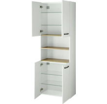 Armoire haute blanche avec portes ouvertes, tablettes en verre à l'intérieur, trois compartiments ouverts aspect bois et poignées noires.
