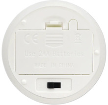 Unterseite eines elektronischen Geräts mit Batteriefach für zwei AA Batterien und einem Schalter mit Ein Aus und Timerfunktion.