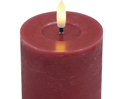 LED-Stumpenkerze in Rot mit realistisch flackernder LED-Flamme.
