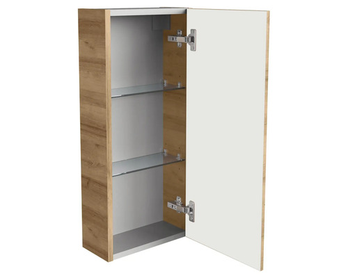 Meuble haut de salle de bain aspect chêne avec porte blanche et deux tablettes en verre.