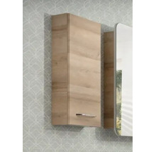 Meuble de salle de bain suspendu aspect bois avec poignée argentée.