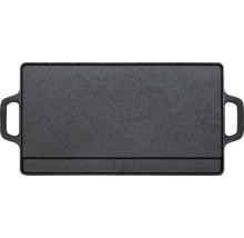 Plancha rectangulaire en fonte avec deux poignées latérales et une surface de cuisson plate.