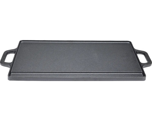 Plaque de cuisson rectangulaire noire en fonte avec deux poignées latérales.