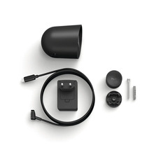 Caméra Philips Hue Secure avec adaptateur secteur, câble de charge USB, support magnétique, support mural, vis et cheville.
