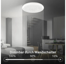 LED-Deckenleuchte mit Sternenhimmel-Effekt in einem Wohnzimmer, dimmbar durch Wandschalter in Stufen von 100, 50 und 10 Prozent.