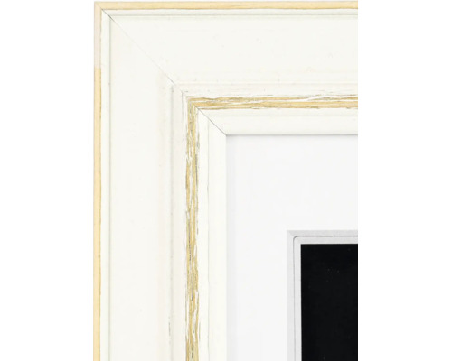 Nahaufnahme einer Bilderrahmen-Ecke aus Holz im Vintage-Design mit weißem Passepartout.