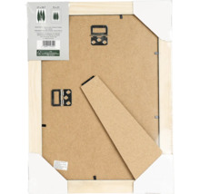 Rückseite eines Bilderrahmens aus Holz mit Aufstellfuß und zwei Aufhängern für Hochformat und Querformat.