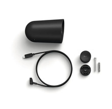 Kit d'accessoires Philips Hue comprenant un support mural, un câble de charge USB-C, une plaque de fixation, une vis et une cheville.
