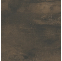 Dunkelbraune Fliese mit rustikaler, strukturierter Oberfläche und metallischer Oxidationsoptik.