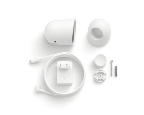 Kit de caméra de surveillance blanc comprenant caméra, support magnétique, câble de charge, adaptateur secteur, plaque murale, vis et cheville.