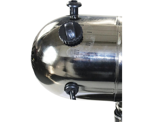 Gehäuse eines Metallventilators mit Drehschalter für drei Geschwindigkeitsstufen und Oszillationsknopf.