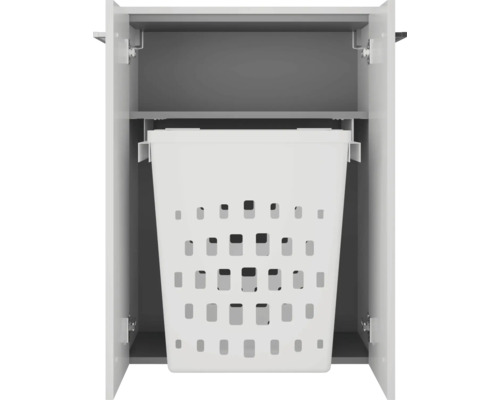 Panier à linge intégré dans un meuble, avec bac à linge amovible en plastique perforé.