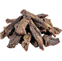 Lanières de viande séchée comme friandise pour chiens et article à mâcher.