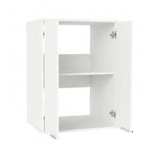 Meuble haut de cuisine blanc avec deux portes ouvertes et une étagère.