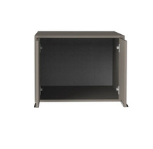 Meuble haut de cuisine gris à deux portes ouvertes