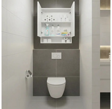 Armoire murale blanche avec portes ouvertes au-dessus d'un WC suspendu dans des toilettes modernes.