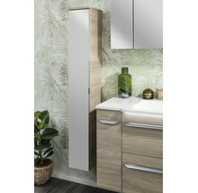 Colonne de salle de bain moderne et meuble sous-vasque aspect bois avec façades claires devant un papier peint à motif de palmes.