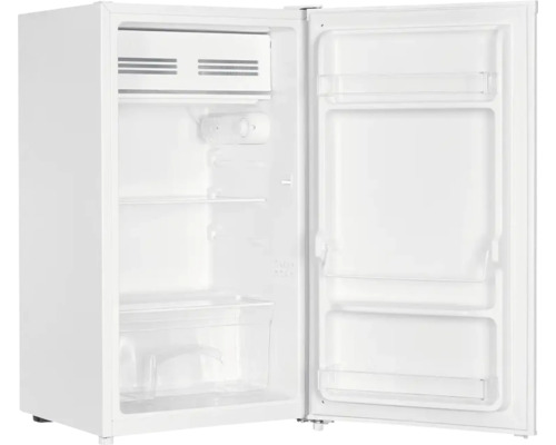 Weißer Kühlschrank mit offenstehender Tür, Gefrierfach, Glasablagen und Gemüsefach.