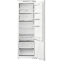 Einbaukühlschrank mit offener Tür, Glasablagen, Flaschenregal, zwei Gemüseschubladen und Türabstellfächern.