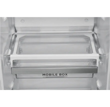 Ausziehbare Mobile Box Schublade für den Kühlschrank aus transparentem Kunststoff.