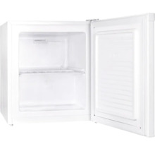Weißer Mini-Gefrierschrank mit geöffneter Tür, einem Metall-Einlegerost und zwei Fächern.