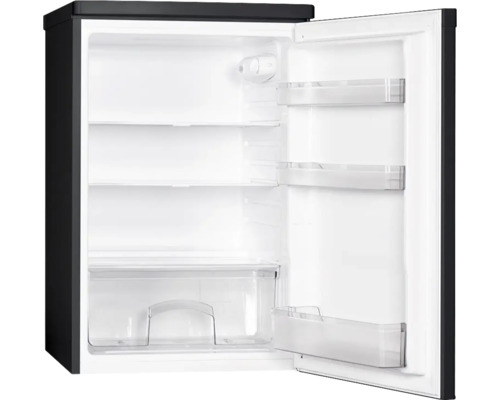Offener Minikühlschrank mit Glasablagen, Gemüsefach und Türfächern.
