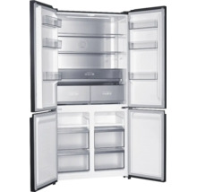 Offener Side-by-Side Kühlschrank mit vier Türen, Gefrierbereich unten, Glasablagen und Türabstellfächern.