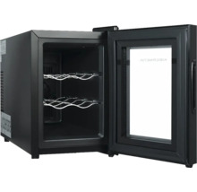 Schwarzer Weinkühlschrank mit geöffneter Glastür und zwei Flaschenregalen aus Metall.