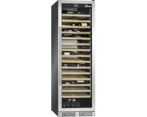 Weinkühlschrank mit Glastür, Edelstahlrahmen und Holzeinlegeböden, befüllt mit Weinflaschen.