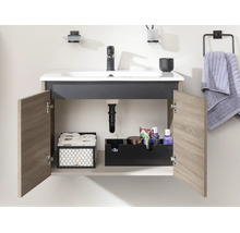 Meuble sous-vasque moderne avec lavabo et portes ouvertes aspect chêne avec détails anthracite.