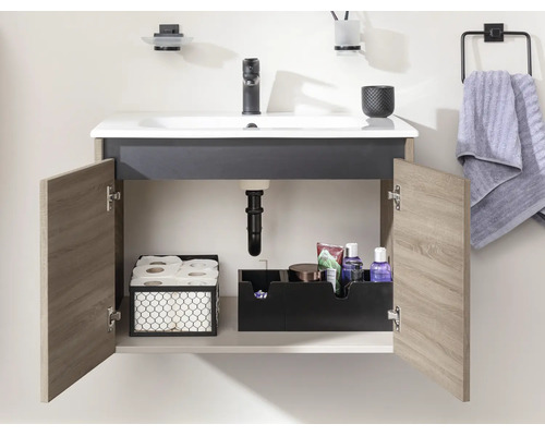 Meuble sous-vasque moderne avec lavabo et portes ouvertes aspect chêne avec détails anthracite.