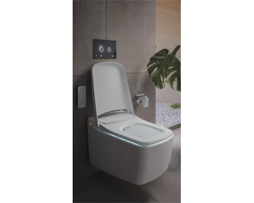 WC douche suspendu avec couvercle ouvert, rebord éclairé, télécommande et plaque de déclenchement dans une salle de bains moderne.