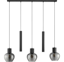 Suspension moderne avec cinq éléments lumineux, trois sphères en verre et deux corps métalliques cylindriques sur un support rectangulaire.