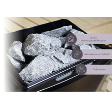 Pierres de sauna en diabase dans un poêle. Caractéristiques: capacité de stockage thermique idéale, matière première naturelle.