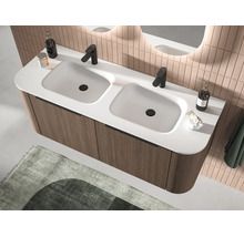 Doppelwaschtisch mit weißer Platte, zwei Becken und Unterschrank aus dunklem Holz mit vertikalen Lamellen und schwarzen Armaturen.