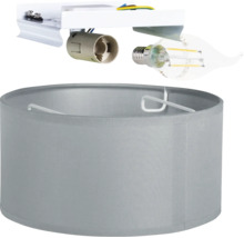 Applique murale avec abat-jour en tissu gris, douille E14 et ampoule LED en forme de bougie.