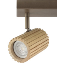 Deckenstrahler mit zylindrischem Holzspot und Lamellendesign an Deckenhalterung