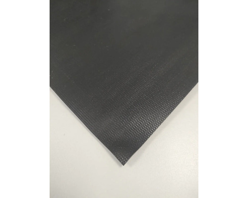 Bâche de bassin structurée en plastique noir.