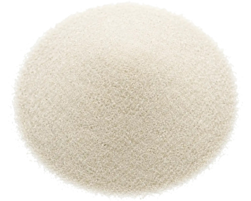 Sable à grain fin, en tas circulaire pour la construction ou la décoration.