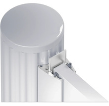 Detailansicht eines Aluminiumpfostens mit Kappe und Profilanschluss für Sichtschutzzäune.