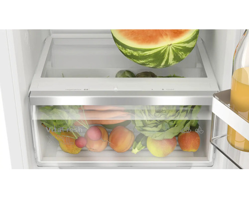 Réfrigérateur avec tiroir VitaFresh XXL rempli de fruits et légumes frais
