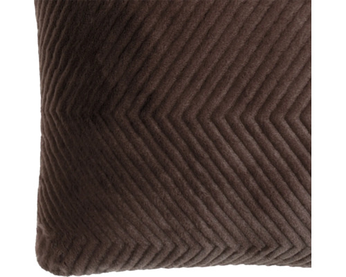 Housse de coussin avec motif en zigzag doux, vue détaillée de la surface texturée.