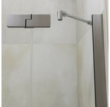 Detailansicht eines Duschwand Scharniers mit Stabilisationsstange an einer Glasduschwand.