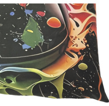 Dekokissen mit abstraktem Weltraum Design und Planetenmotiv.